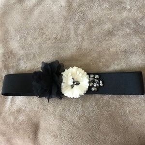 NY & Company stretchy belt with flower accents